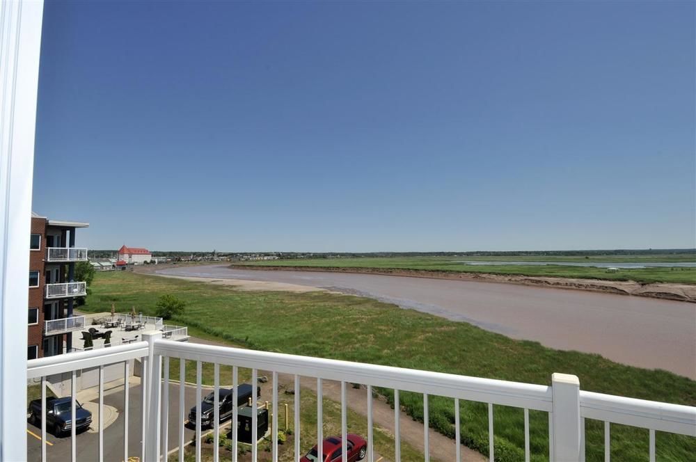 Premiere Suites Moncton Bagian luar foto