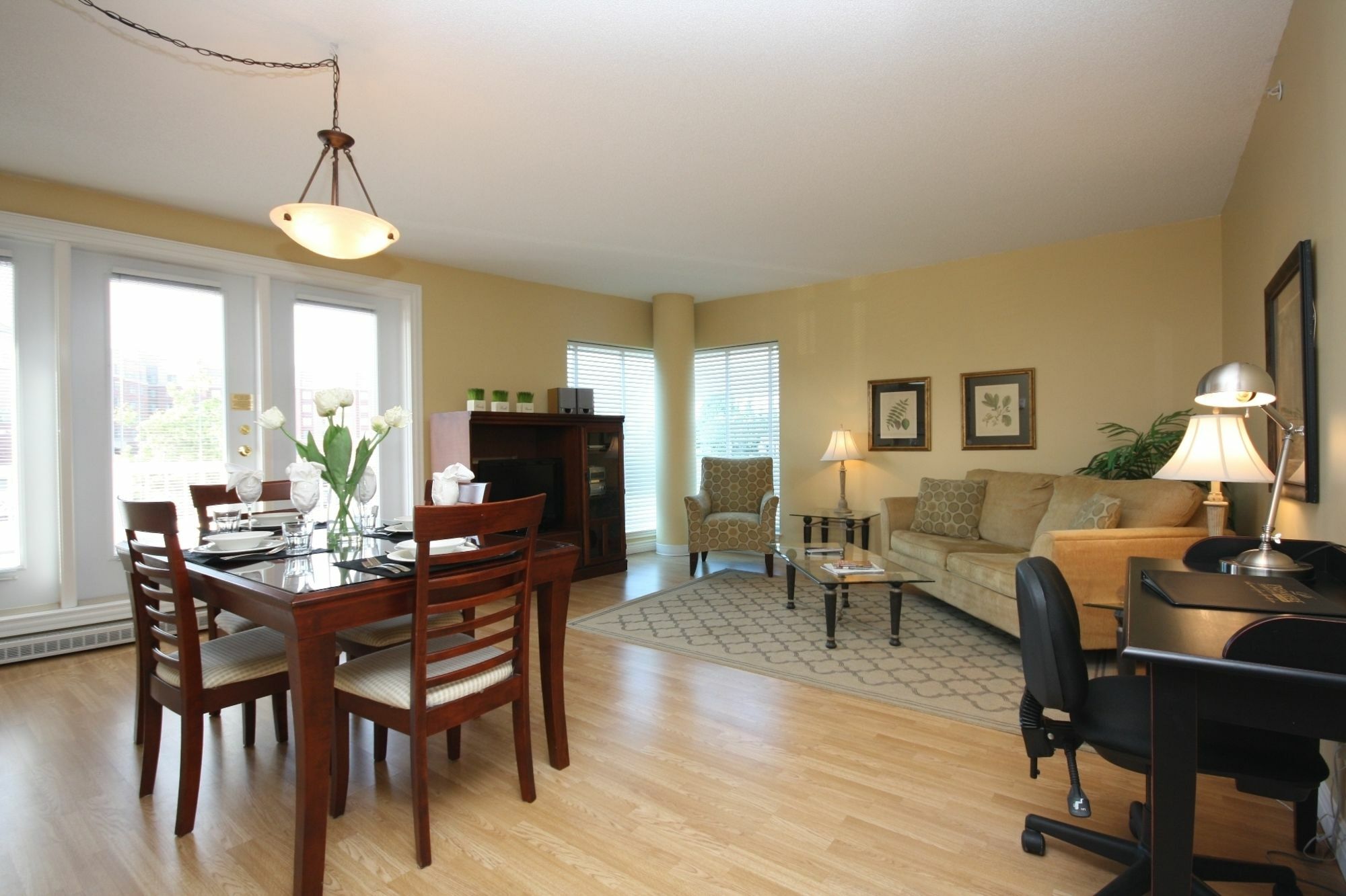 Premiere Suites Moncton Bagian luar foto