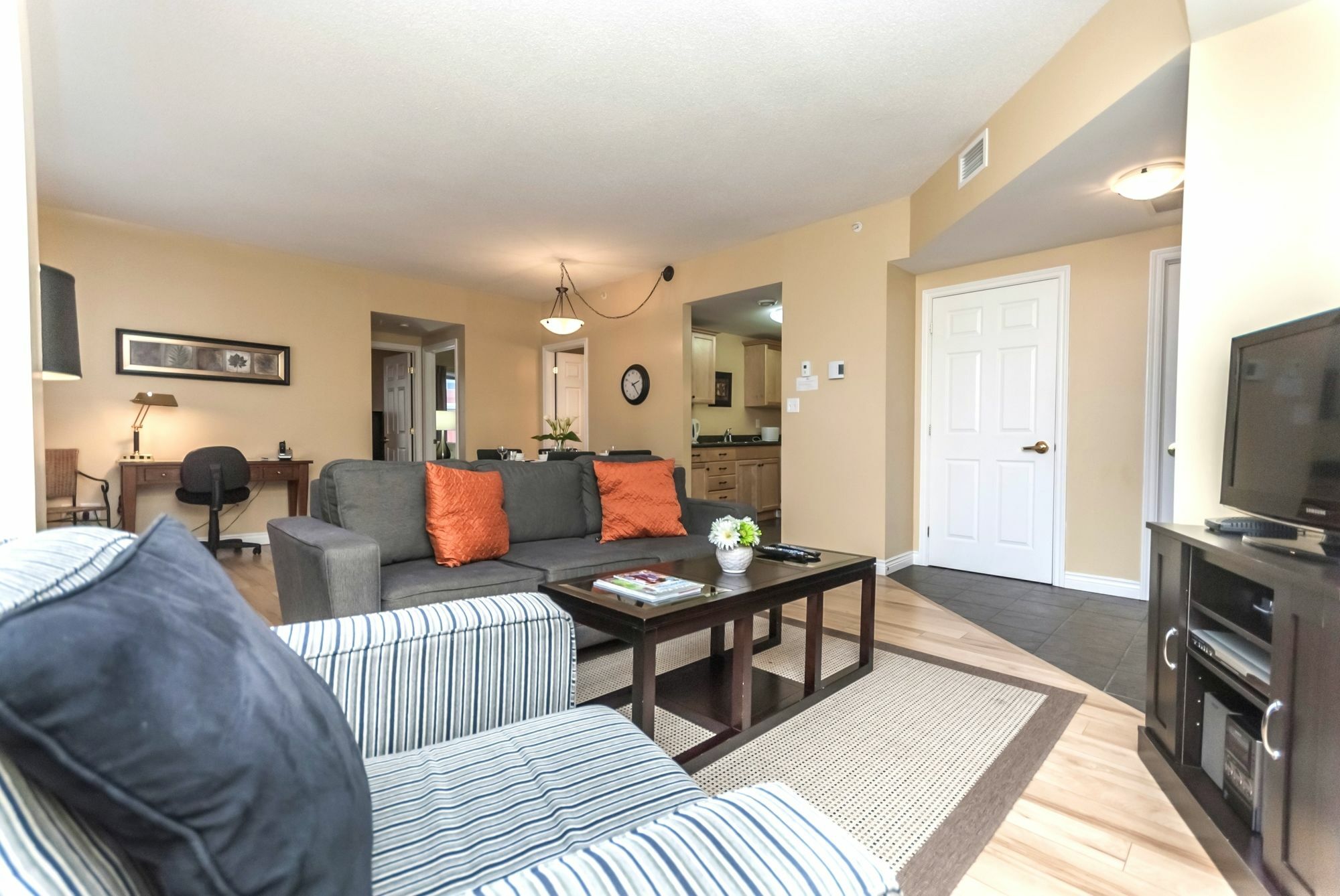 Premiere Suites Moncton Bagian luar foto