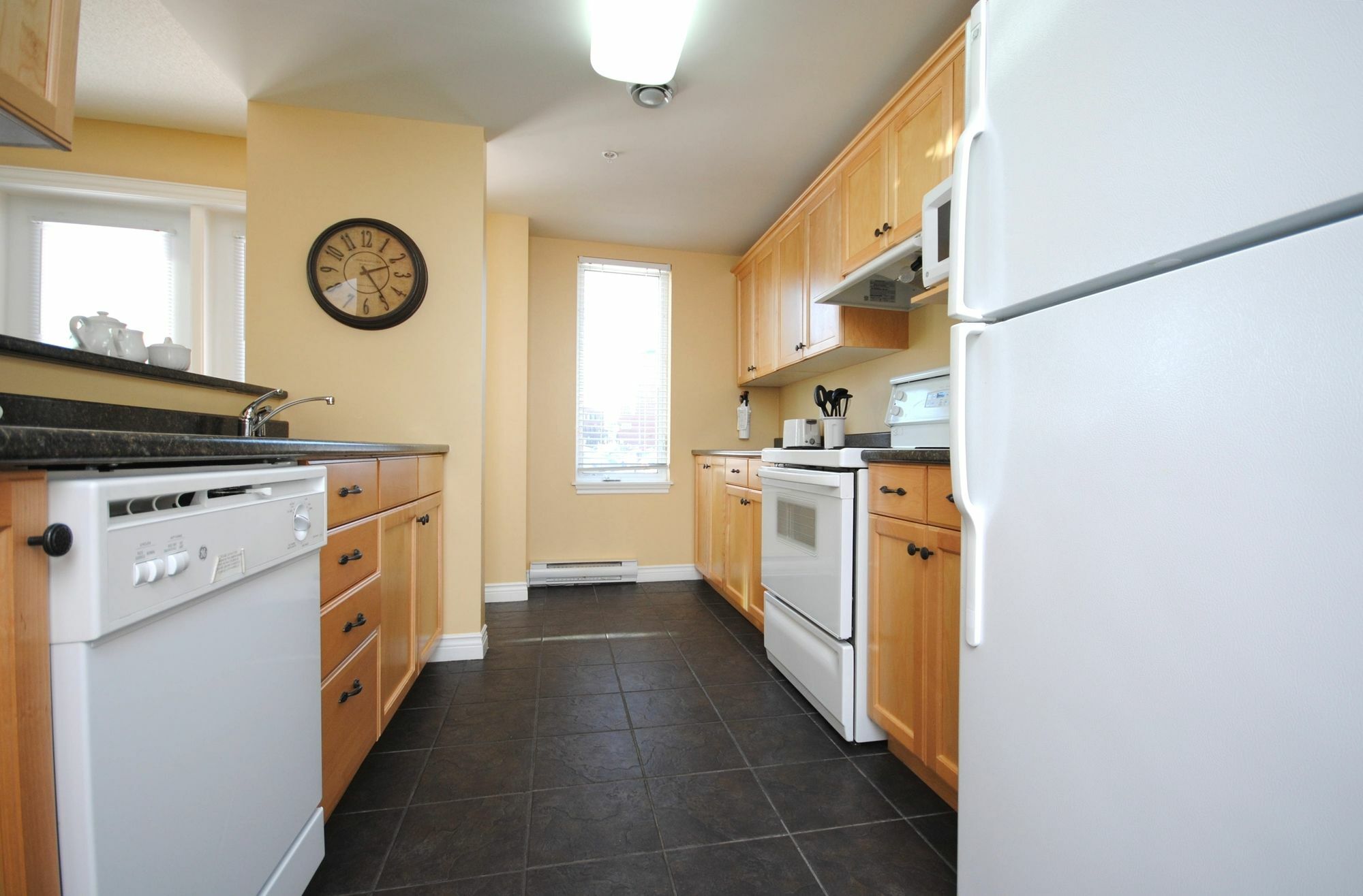 Premiere Suites Moncton Bagian luar foto