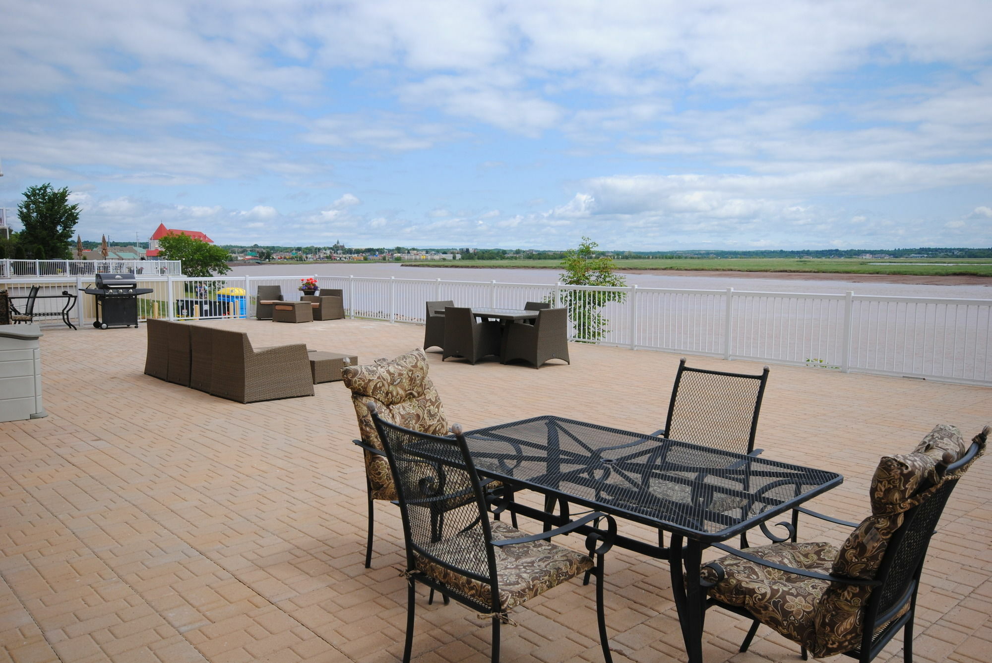 Premiere Suites Moncton Bagian luar foto